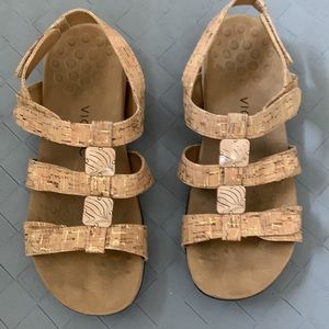 Vionic sandals size 8. Summer sandals,Beige sandals.